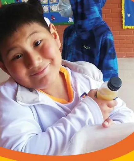 Voluntarias de Va por Ellos con niñas y niños